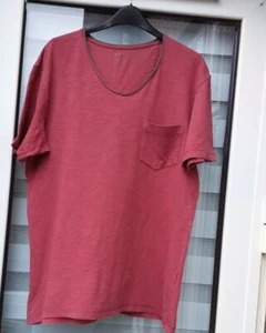 UNIQLO MEN'S V NECK SHORT SLEEVE T-SHIRT SIZE MEDIUM - Picture 1 of 2