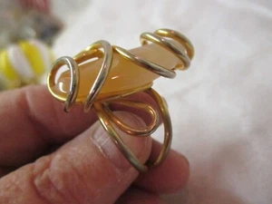 Vintage gold tone swirl Ring with large Agate Stone - Picture 1 of 3