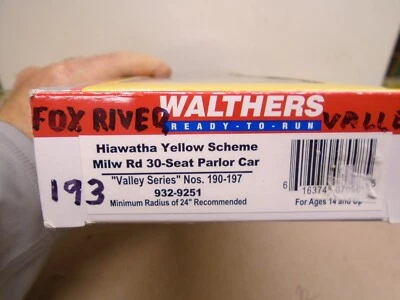 Walthers Ho 932-9251, 30-Seat Parlor, Milwaukee Road Hiawatha - Image 1 of 2