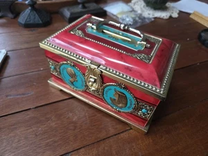 Banco de monedas de hojalata Harry Vincent de confitería pájaro azul de colección tema egipcio - Imagen 1 de 8