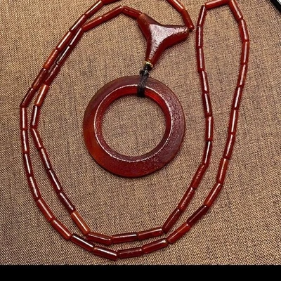 Antiguo Collar Ágata Roja Cuentas Antiguas Forma Tubo Piel Naranja Colgante Grande Foto 1 de 4