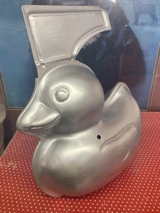Wilton 3-D Rubber Ducky Stand-Up Cake Pan Duck 2105-2094 - Imagen 1 de 4