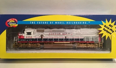 HO Athearn 91620 Cotton Belt Bicentennial SD45T-2 Diesel Locomotive SSW #9389 - Image 1 of 4