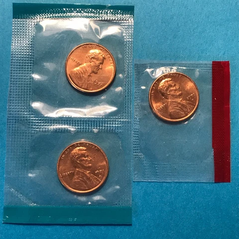 1971 P D S  Lincoln Cents  in US Mint Cello  3 Coins   FREE SHIP Cover