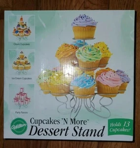 NUEVO Wilton Cupcakes N' More Postre Soporte Fiesta Exhibición Metal Soporta 13 Cupcakes. - Imagen 1 de 4