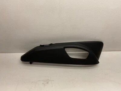 Volvo V50 2008-2011 asiento delantero derecho moldura lateral panel negro OEM Foto 1 de 4