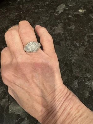 Anillo con racimo de cúpula pavé de diamantes de oro amarillo de 9 k - tamaño 6 1/4 1 ctw 4 g Foto 1 de 4