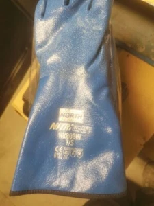 Honeywell North Chemical Resistant Glove, Size 7/S, NK803IN, One Pair - Picture 1 of 2