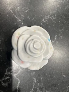 hand poured soap rose - Picture 1 of 2