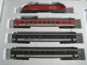 Marklin H0 Swiss Cl 460 Electric Lok w/3 passenger cars w/lights, passengers,CCC - Picture 1 of 18