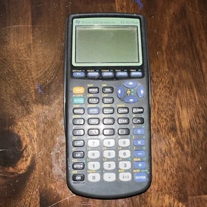 Calcolatrice grafica TI 83 Plus *non funzionante* solo per ricambi - Foto 1 di 7