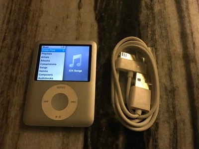 Apple iPod nano 3rd Gen Silver (4 GB)  New battery installed fully functional - Image 1 of 4