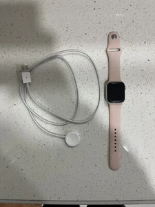 Apple Watch SE A2351 40mm Gold Case with Pink Sand Sport Band - Picture 1 of 4