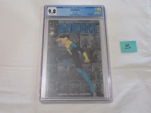 Cómics bóveda en vivo exclusiva B con cubierta de lámina azul invencible grado universal 9,8 CGC - Imagen 1 de 12