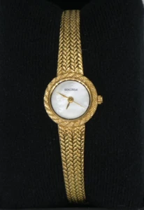 Vintage 1980s Sekonda Dainty Gold Plated Bracelet MOP Dial Ladies Cocktail Watch - Picture 1 of 17