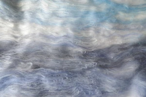 Winter Sky Carded Wool Batt 100-25g Landscape Art Blue Grey Merino Felt or Spin - Picture 1 of 7