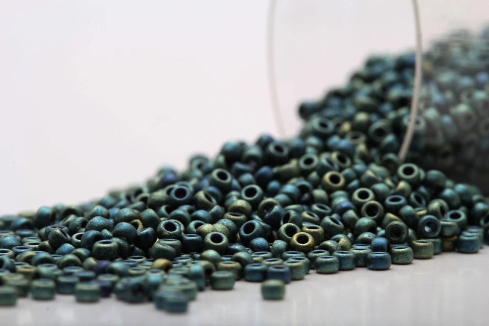 Miyuki Round Rocailles 15/0 Seed Beads - 30grs Bag Various colors - PS32 - Image 1 of 1