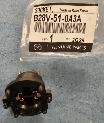 1XGENUINE MAZDA HEADLIGHT BULB HOLDER SOCKET ADAPTER 3 5 323 , B28V-51-0A3A H7 — 第 1/4 张图片