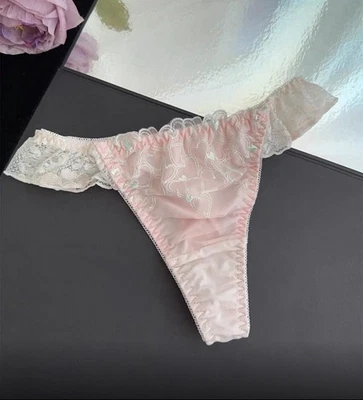 Tanga de nailon con volantes de encaje bordado en forma de corazón marca japonesa US-S, M/JP-L  Foto 1 de 4