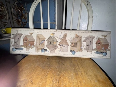 Casaco vintage One of A Kind para casa de pássaros branco e azul bebê 4 pinos madeira resistente - Imagem 1 de 4