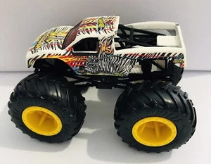 Hot Wheels Monster Jam Wild Streak 1:64 2019 Monster Truck - Picture 1 of 12