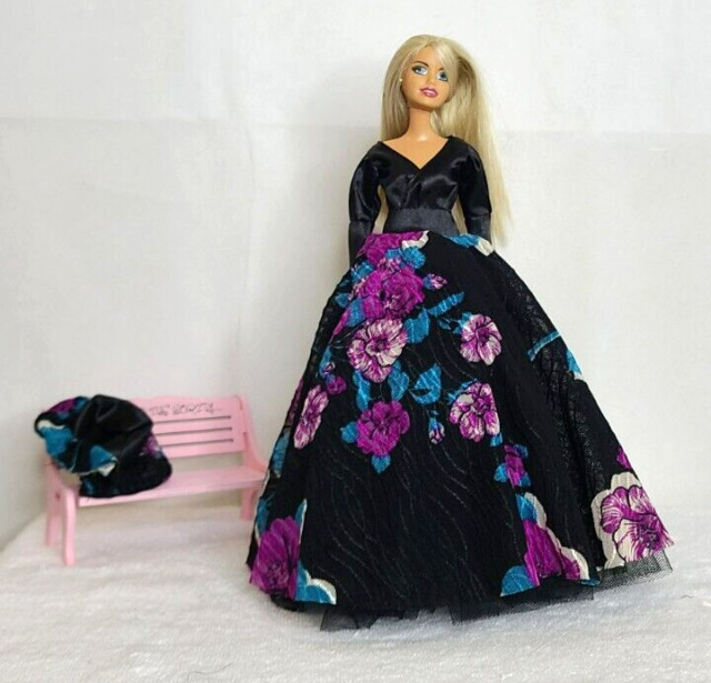 Saia, Blusa, Jaqueta, Chapéu E Bota Para Boneca Barbie Roupa