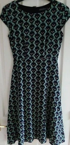 BN Ladies Dress Sz8 Green/Navy Elegant and Figure flattering .Sugarhill Boutique - Picture 1 of 7