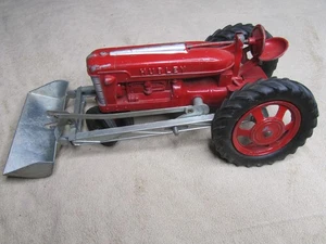 Vintage 1950's Hubley Kiddie Toy #500 Red Tractor Front End Loader All Original - Picture 1 of 13