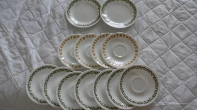 VINTAGE LOT OF 13 CORELLE WARE DESSERT PLATES & SAUCERS W/12 CUPS,2 CREAMERS - Изображение 1 из 4