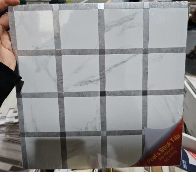 Cuadrados Uniformes Toscana Gris Y Blanco 12" X 12" Aspecto Mármol Pelar Y Pegar Pared Foto 1 de 2
