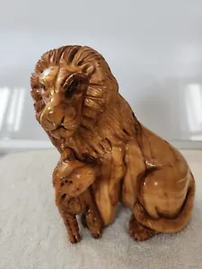 Vintage Nice Lion/Lamb Animal Olive Wood Figure Hand Carved 1-Piece Religious - Picture 1 of 14