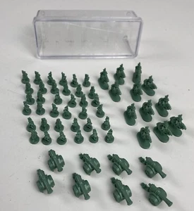 Risk 1998 Green Army 56 Pieces Military Miniatures with Case Replacement Parts - Picture 1 of 9