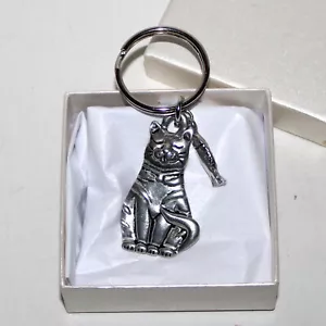 Llavero gato Canadá peltre espíritu básico gatito pez encanto 2004 NUEVO llavero plata - Imagen 1 de 7
