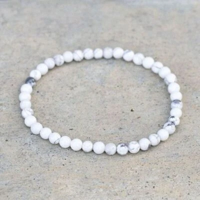 Kleine 4mm Natur Weiß Türkis Runde Edelsteinperlen Elastisches Armband 19cm - Bild 1 von 4