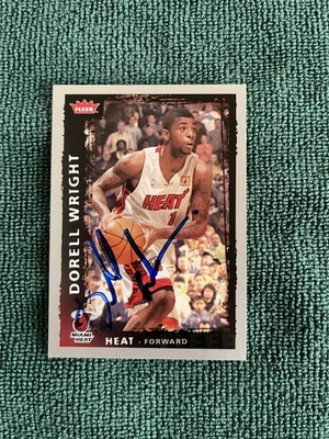 Fleer Dorell Wright #100 2008-09 autógrafo firmado a mano Foto 1 de 2