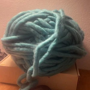 Loops & Threads Indie Pop Yarn green Large Bulky One 87 yards 35oz - Picture 1 of 2