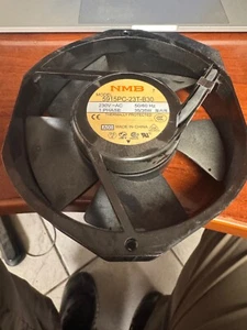 VENTILADOR DE REFRIGERACIÓN NMB 5915PC-23T-B30, 230 VOLTIOS, 1 FASE. 35 vatios. - Imagen 1 de 4