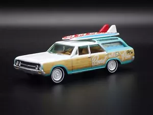 Modello Auto Diecast 1:64 OLDS OLDSMOBILE VISTA CRUISER Surfing Surf 1964 - Foto 1 di 7