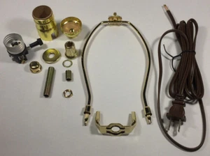 Kit de cableado de lámpara de mesa con arpa chapada en latón de 7", enchufe de 3 vías, cable marrón de 8 pies - Imagen 1 de 3