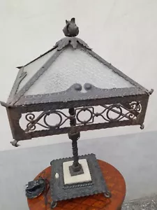 LAMPADA LIBERTY IN FERRO CON INCISIONI E VETRI - ORIGINALE PRIMI '900 EMILIA - Foto 1 di 17