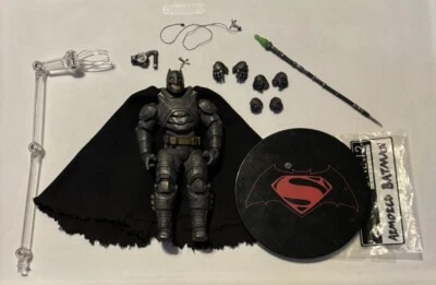 Mezco One:12 Collective Batman Vs Superman - Armored Batman 6” Loose Figure - Image 1 of 4