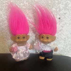 CHICA FLOR Y PORTADOR DE ANILLOS 3" Russ Trolls Pelo Rosa - Imagen 1 de 4