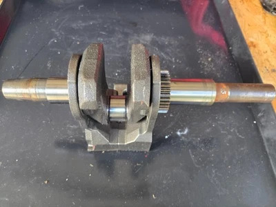 Briggs & Stratton Crankshaft 690136 - Image 1 of 4