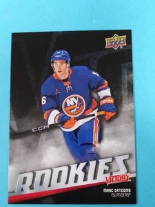 2025 Upper Deck Fall Promo - MARC CATCOMB - Victory Rookies #V-7 Islanders - Bild 1 von 2