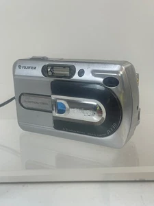 FujiFilm Finepix A330 Compact Digital Camera 3.2 Mega Pixel - Tested Working - Picture 1 of 9