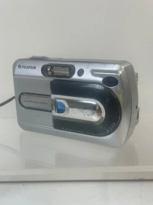 FujiFilm Finepix A330 Compact Digital Camera 3.2 Mega Pixel - Tested Working - Image 1 of 4