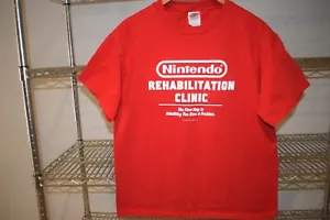 Maglietta Nintendo Rehab Clinic 2004 uomo media usata in ottime condizioni divertente gioco giocatore - Foto 1 di 4