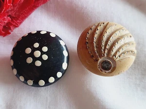 Duo boutons anciens en bois peint collection à pied 2,2 cm D7O - Foto 1 di 4