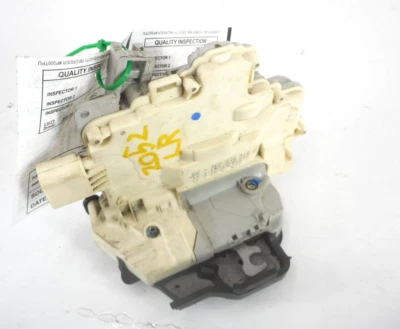 Actuador de cerradura de puerta trasera izquierda Audi A4 Quattro OEM 2005-2008 Foto 1 de 3