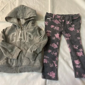 Girls 2 piece Lot Outfit CK Leggings size 2 , GAP Hoodie Size 4 Grey - Picture 1 of 11